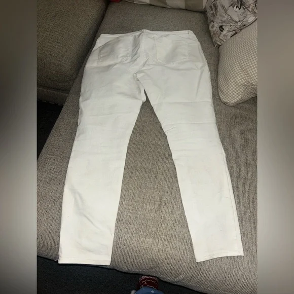 Old Navy Women's white super skinny ankle Jeans - Picture 5 of 6